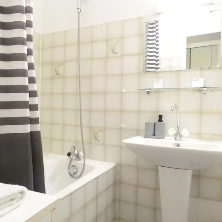 Marechal Joffre Near Train Station - Maréchal Joffre - Lb - Standard *