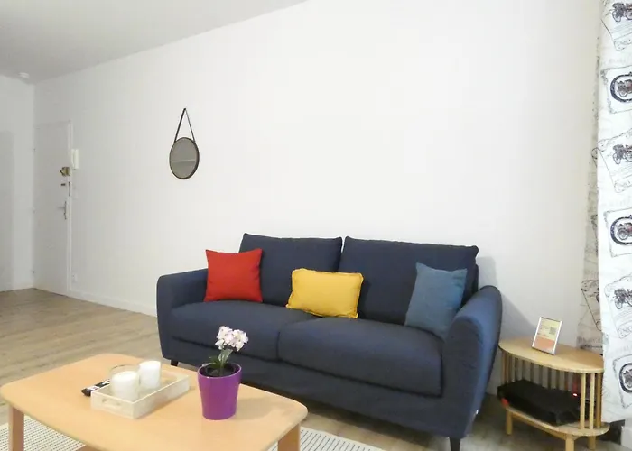 Marechal Joffre Near Train Station نانت